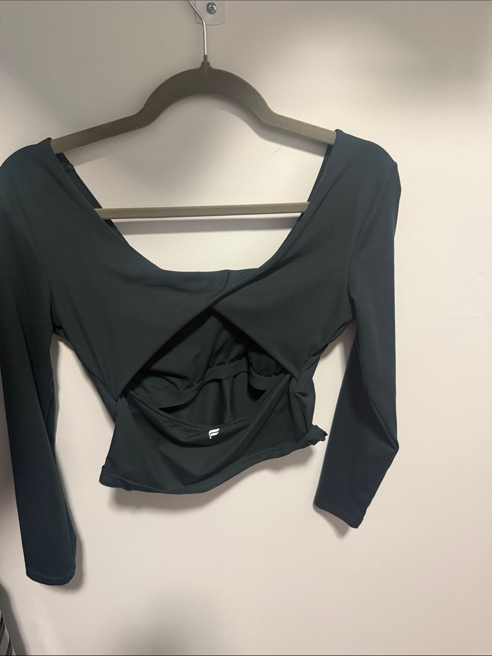 Fabletics Dark Green Scoop-Neck Long Sleeve Crop Top - Picture 2 of 3